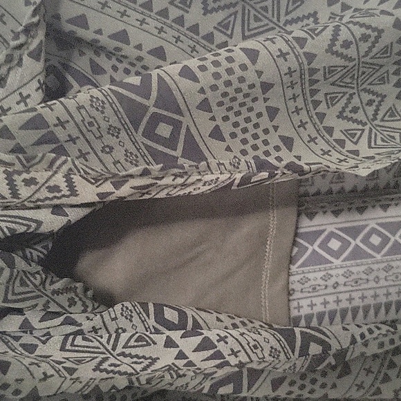 Inis Tribal Geometric High-Low Asymmetrical Skirt Dark Green and Black - Picture 10 of 10